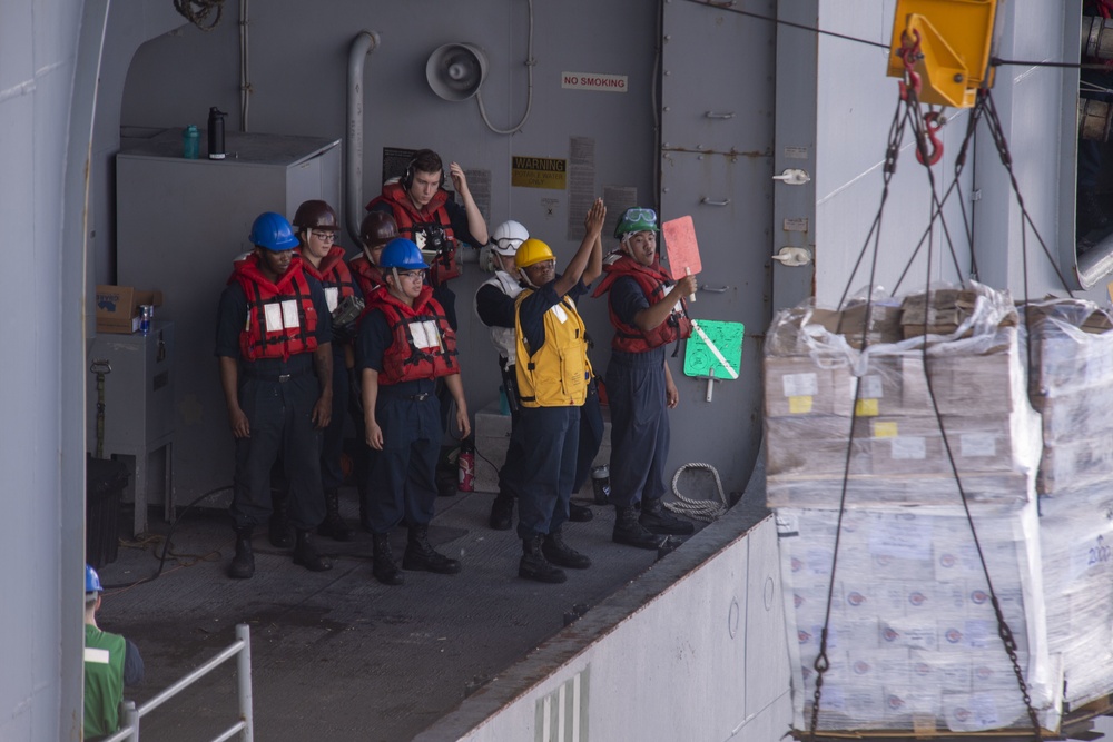 USS America conducts a replenishment-at-sea with the fleet replenishment oiler USNS Tippecanoe