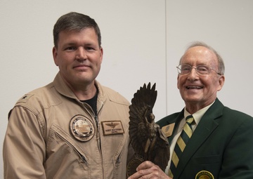 Chief of Naval Air Training Receives Navy’s Highest Flight Safety Award