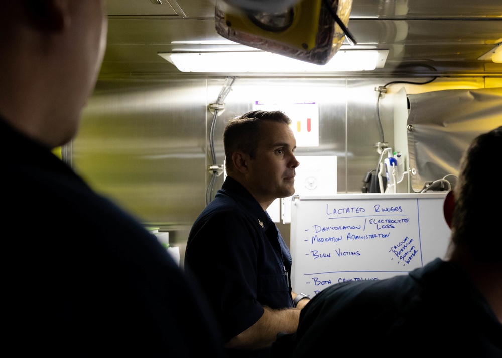 USS Sioux City Sailor Conducts Emergency Response Team Member Training on Ship