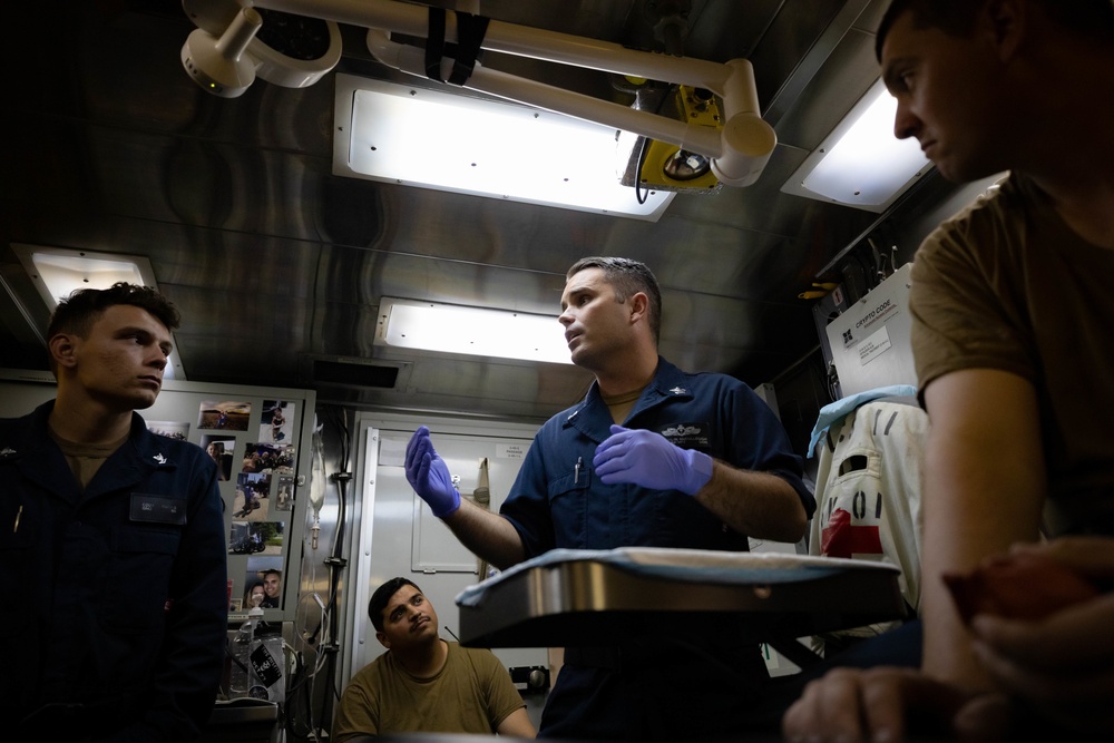 USS Sioux City Sailors Conduct Emergency Response Team Member Training on Ship