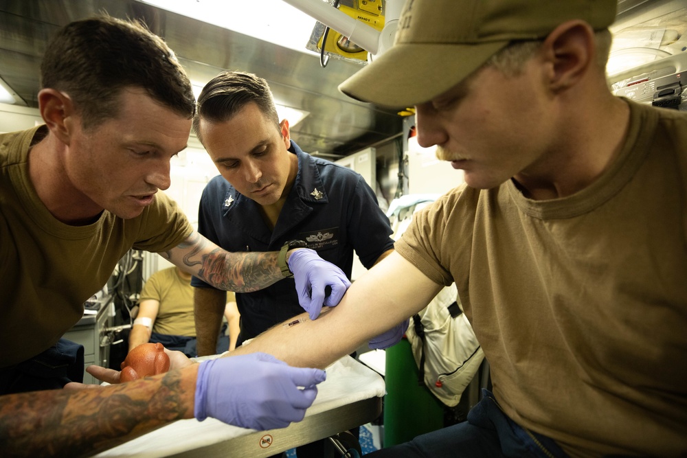 USS Sioux City Sailor Conducts Emergency Response Team Member Training on Ship