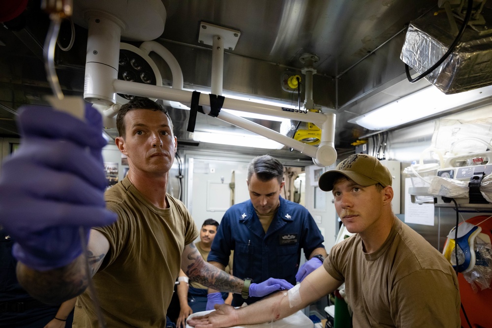 USS Sioux City Sailor Conducts Emergency Response Team Member Training on Ship