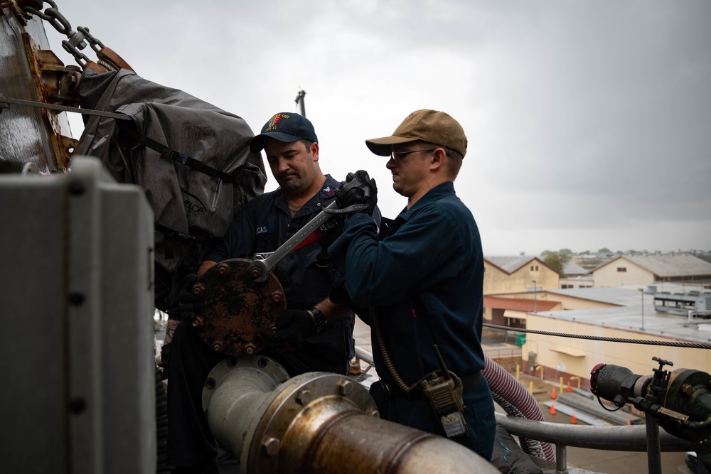 USS Sioux City Sailors Prepare to Refuel the Ship While Inport Naval Station Guantanamo Bay