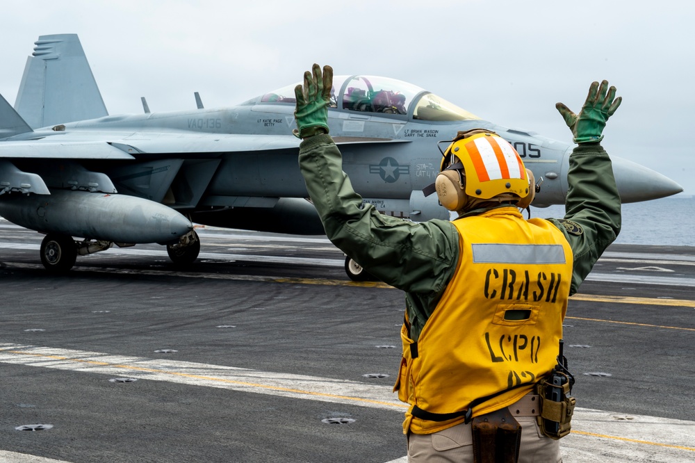 USS Carl Vinson (CVN 70) Sailors Conduct Flight Operations in the Pacific Ocean