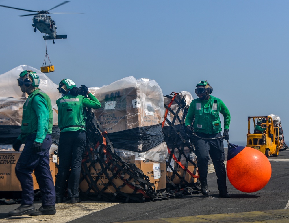 USS Ronald Reagan (CVN 76) Vertical Replenishment