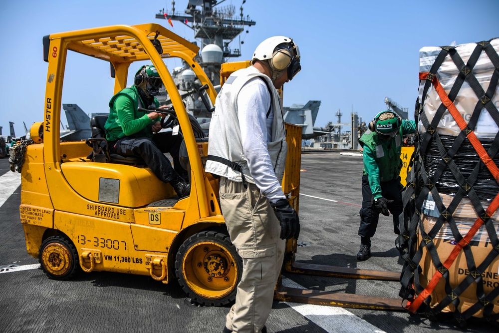 USS Ronald Reagan (CVN 76) Vertical Replenishment