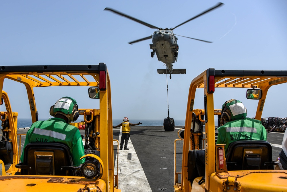 USS Ronald Reagan (CVN 76) Vertical Replenishment