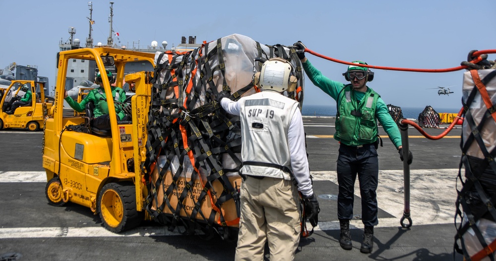 USS Ronald Reagan (CVN 76) Vertical Replenishment