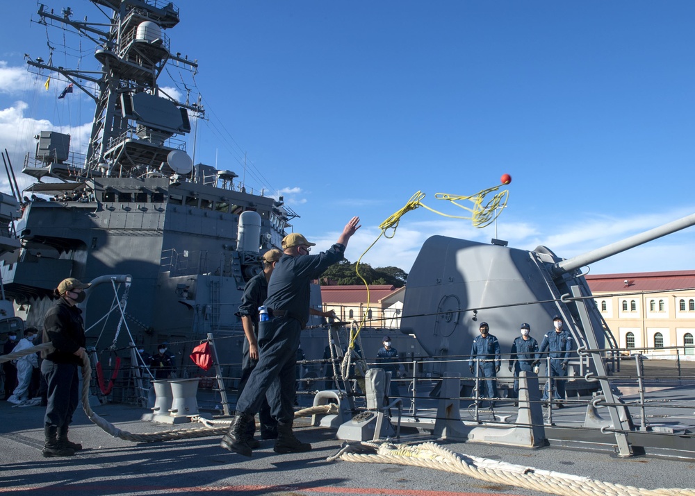 Sailors aboard USS Rafael Peralta (DDG 115) throw a messenger line