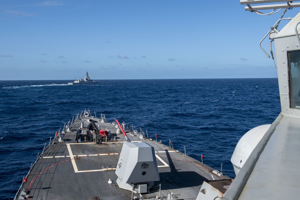 USS Rafael Peralta (DDG 115) sails in formation with Royal Australian Navy Hobart-class guided-missile destroyer HMAS Brisbane (DDG 41)