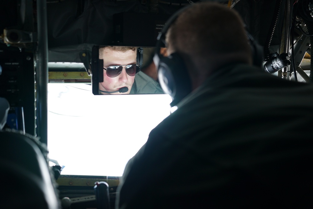 Ohio Air National Guard wings work together: KC-135 refuels F-16s