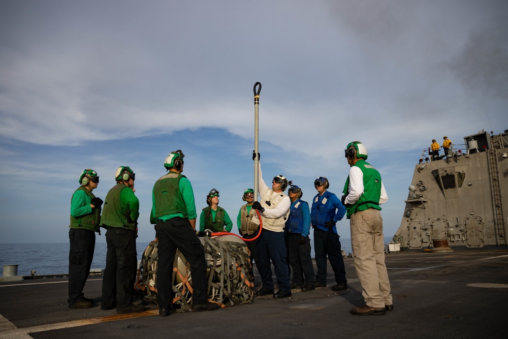 DVIDS - Images - USS Sioux City Sailor Conducts VERTREP Training [Image ...