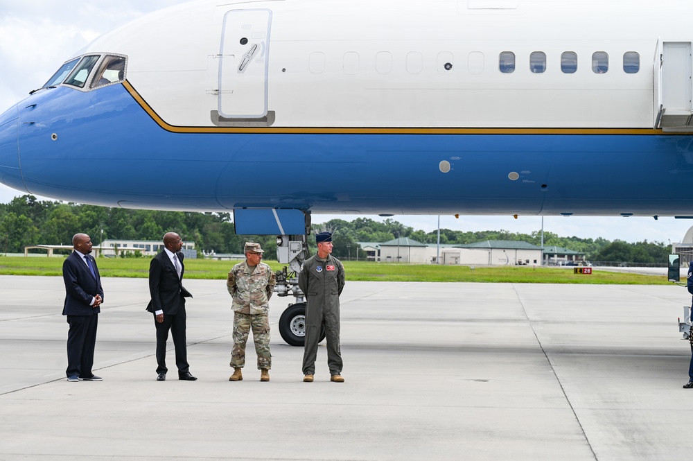165th AW greets FLOTUS Jill Biden upon arrival to Savannah