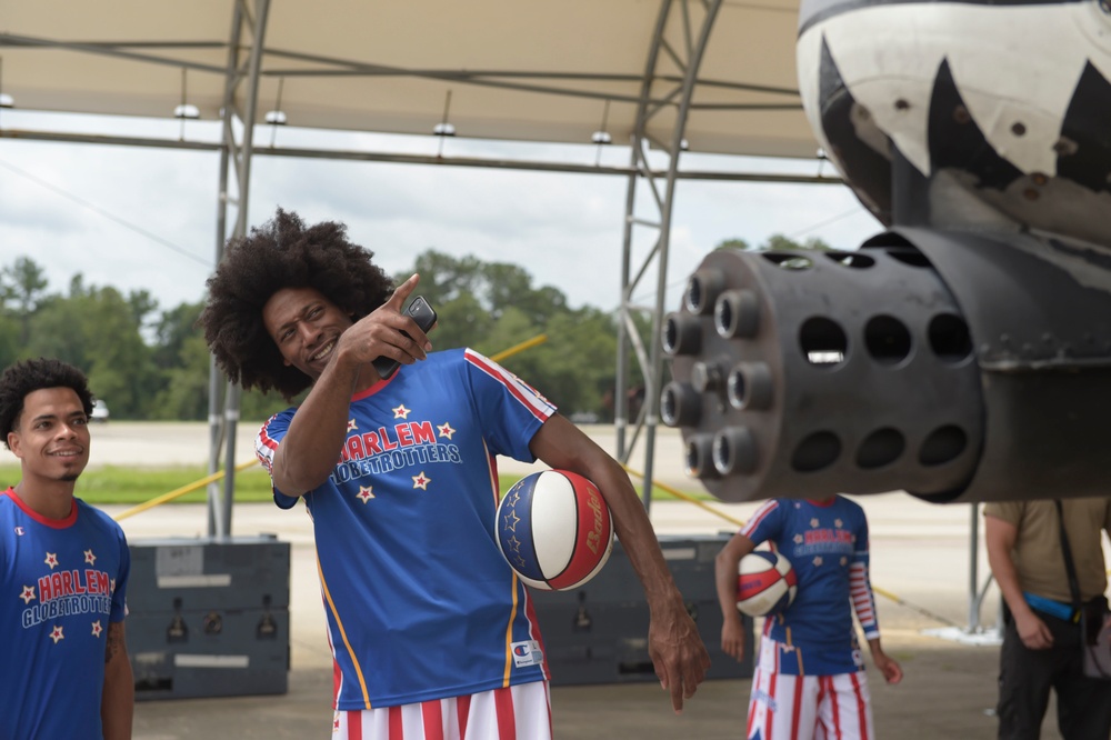 Harlem Globetrotters visit Moody during family event