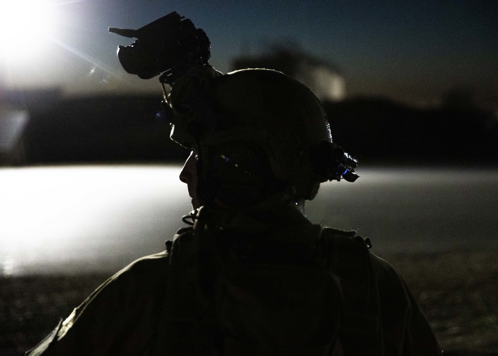Norwegian Quick Response Forces Conducts Night-Operations Training Excercise