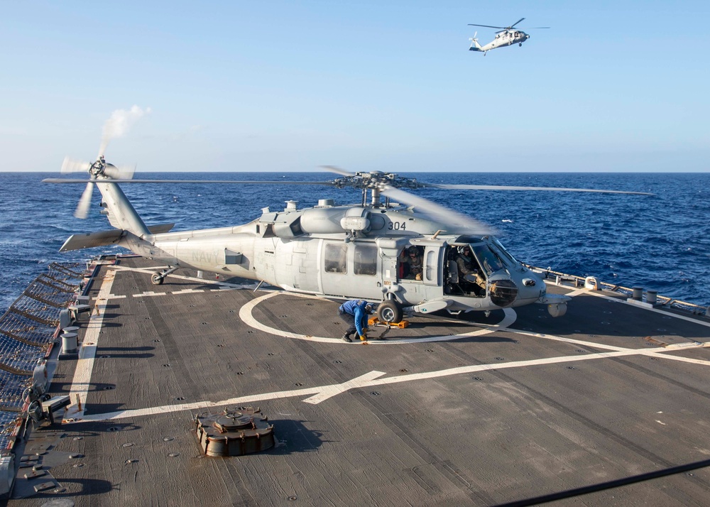 DVIDS - Images - Sailor Removes Chock and Chains From Helicopter [Image ...