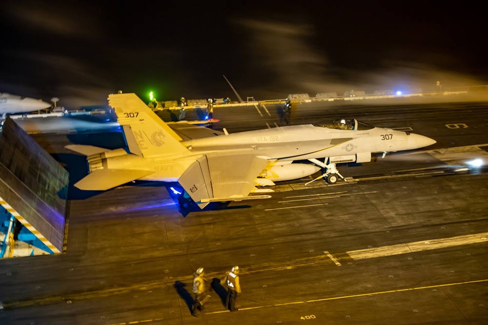 USS Carl Vinson (CVN 70) Conducts Night Flight Operations