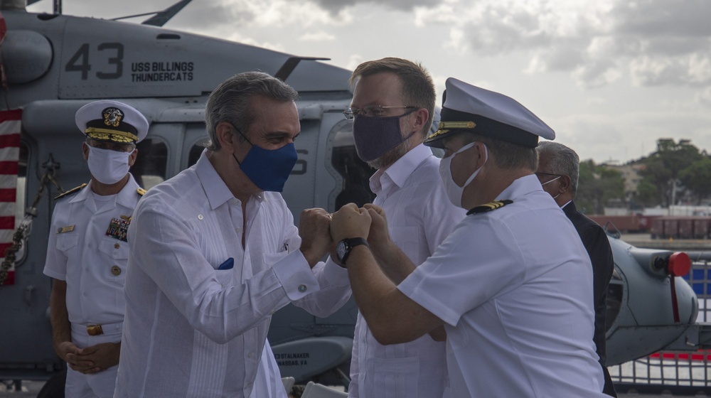 President of the Dominican Republic Greets the Commanding Officer of USS Billings