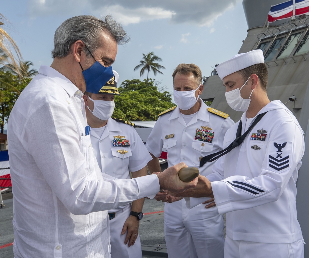 President of the Dominican Republic Examines a Practice Round From the 57mm Gun Aboard USS Billings