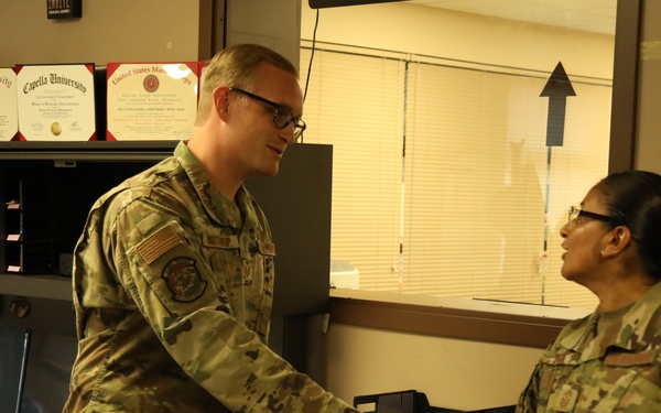 Fourth Air Force command chief visits McChord Reserve Citizen Airmen