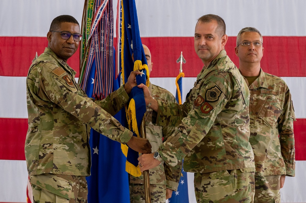 435th AGOW, 435th AEW welcome new commander