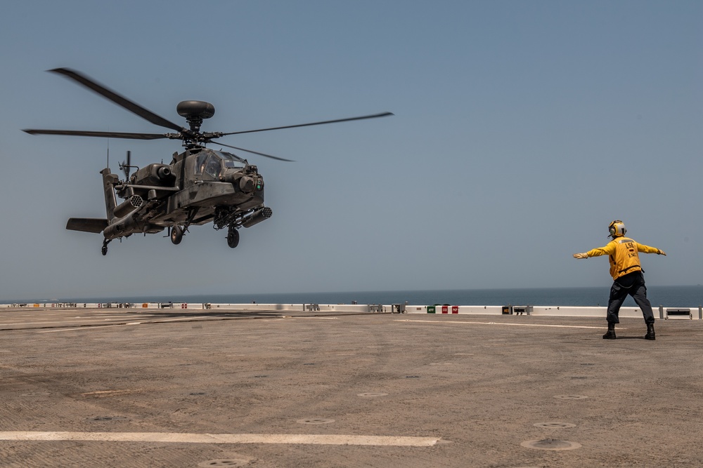 USS Lewis B. Puller Conducts Flight Operations with UAE Armed Forces