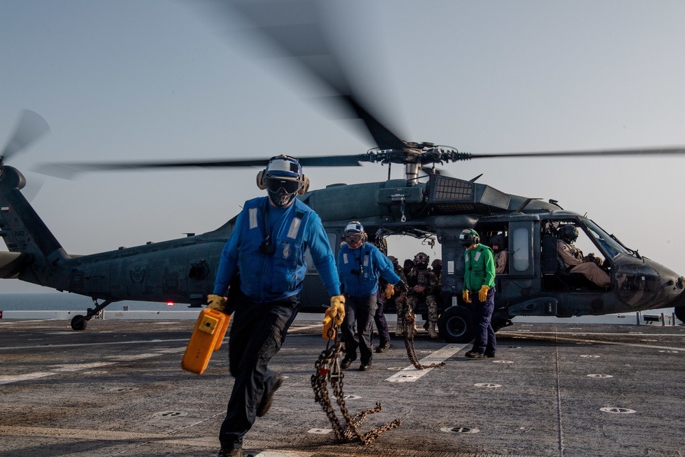 USS Lewis B. Puller Conducts Flight Operations with UAE Armed Forces