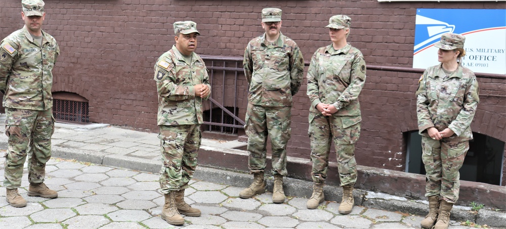 ASG-P commander recognizes the 847th HR CO postal team