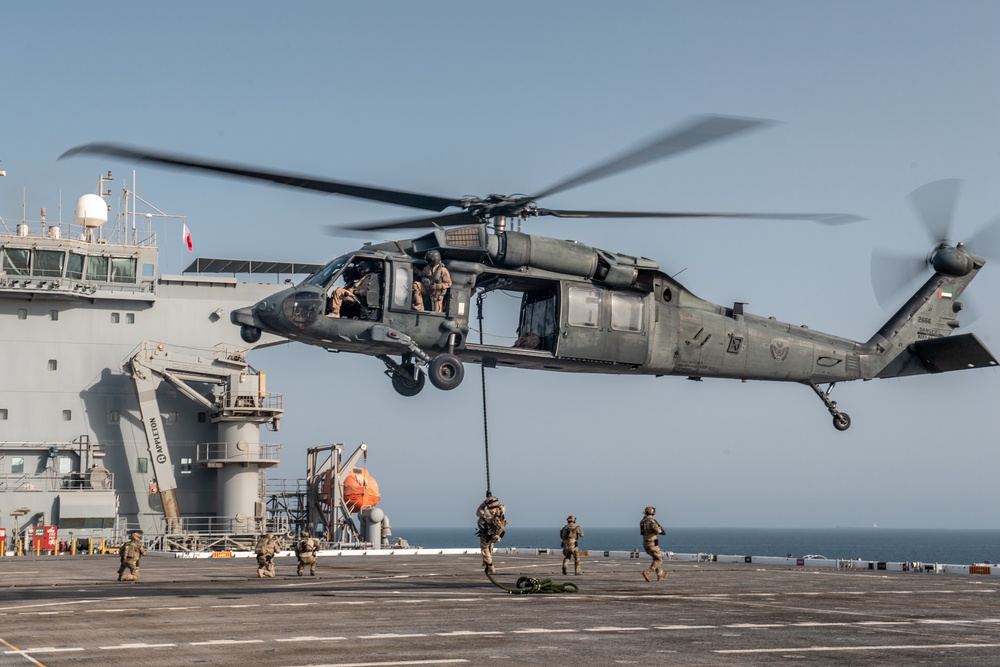 USS Lewis B. Puller Conducts Flight Operations with UAE Armed Forces