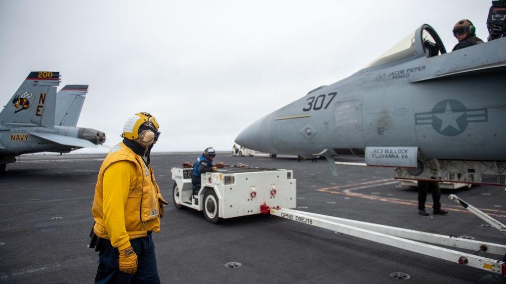 USS Carl Vinson (CVN 70) Conducts Flight Operations