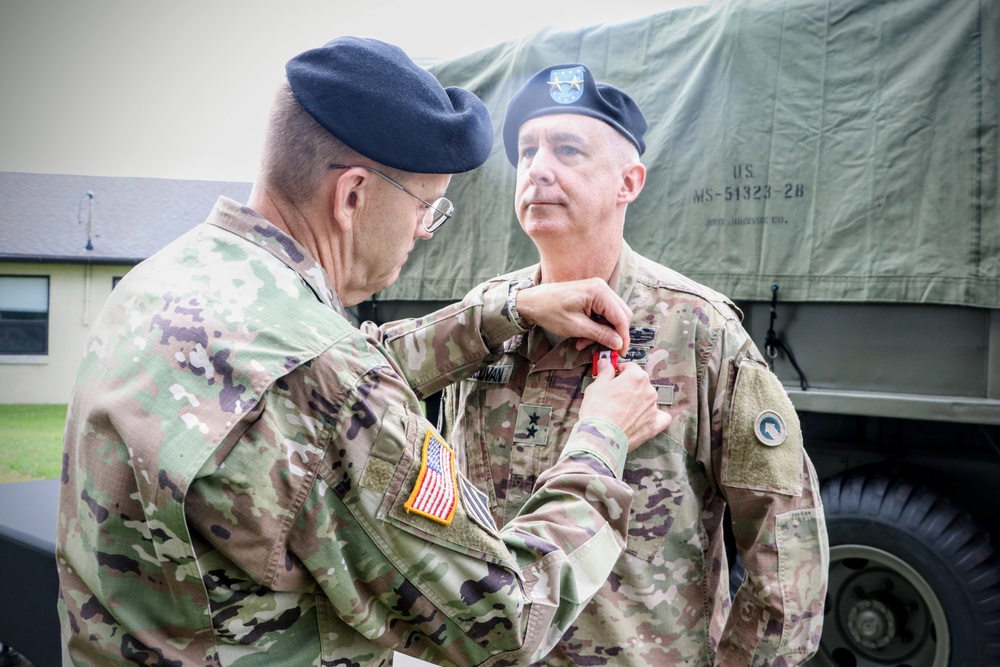 Lt. Gen. Terry R. Ferrell Presents Outgoing 1st TSC Commanding General Award