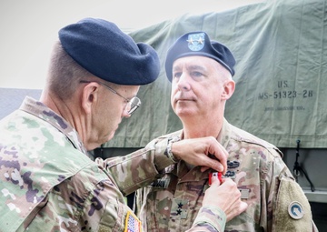 Lt. Gen. Terry R. Ferrell Presents Outgoing 1st TSC Commanding General Award