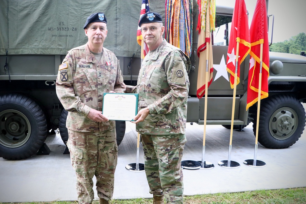 Lt. Gen. Terry R. Ferrell Presents Outgoing 1st TSC Commanding General Award