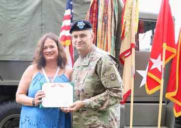 Lt. Gen. Terry R. Ferrell Presents Outgoing 1st TSC Commanding General Award