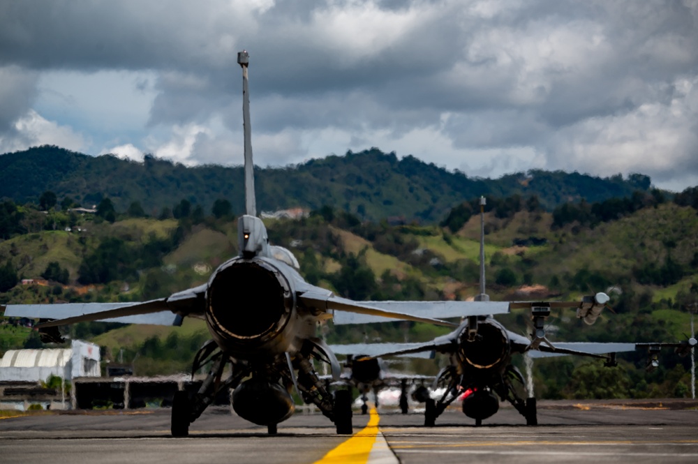 79th EFS and 474th EOSS begin Relampago VI