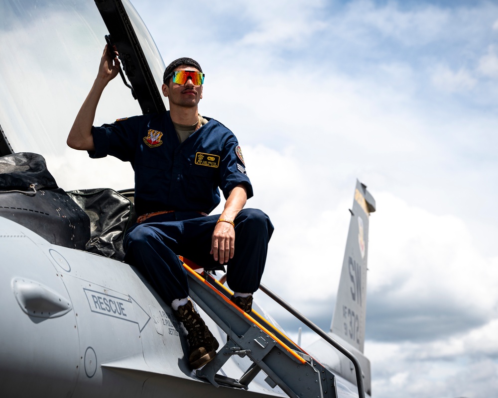 U.S. and Colombian Air Force aircraft take off during Exercise Relampago VI