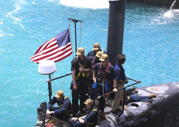 USS Springfield Departs USS Emory S. Land