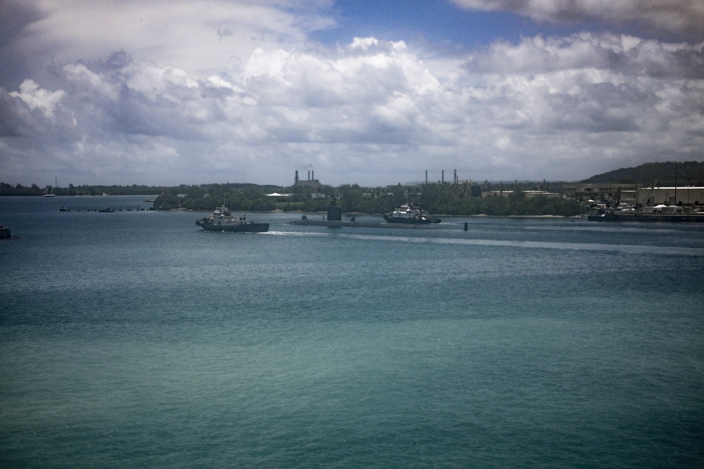 USS Springfield Departs USS Emory S. Land
