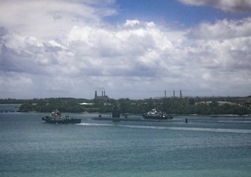 USS Springfield Departs USS Emory S. Land