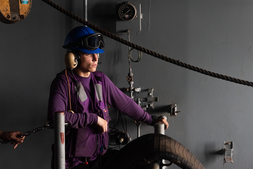 USS Ronald Reagan (CVN 76) Fueling-at-Sea
