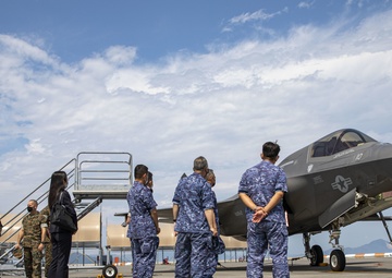 MCAS Iwakuni showcases a F-35B Lightning II static display for JMSDF leadership