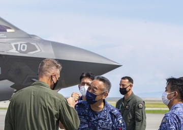 MCAS Iwakuni showcases a F-35B Lightning II static display for JMSDF leadership