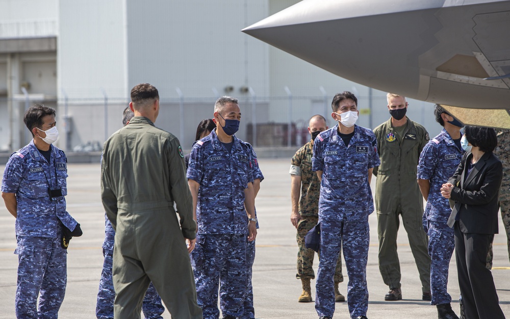 MCAS Iwakuni showcases a F-35B Lightning II static display for JMSDF leadership