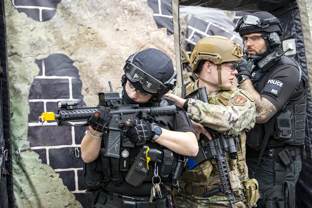 422d SFS, MPD NHPD integrate for tri-agency active shooter response exercise