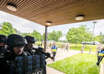 422d SFS, MPD NHPD integrate for tri-agency active shooter response exercise