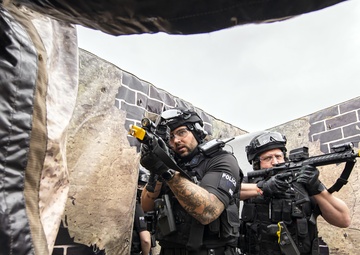 422d SFS, MPD NHPD integrate for tri-agency active shooter response exercise