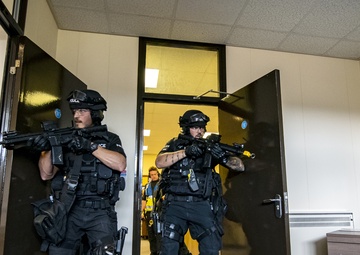 422d SFS, MPD NHPD integrate for tri-agency active shooter response exercise