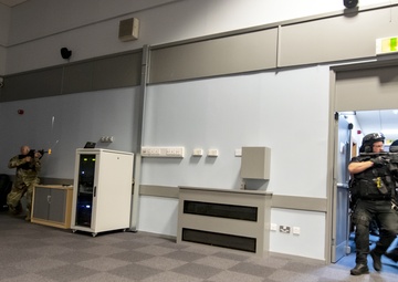 422d SFS, MPD NHPD integrate for tri-agency active shooter response exercise