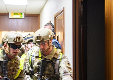 422d SFS, MPD NHPD integrate for tri-agency active shooter response exercise