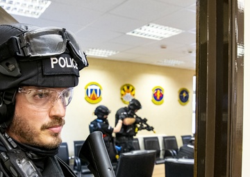 422d SFS, MPD NHPD integrate for tri-agency active shooter response exercise